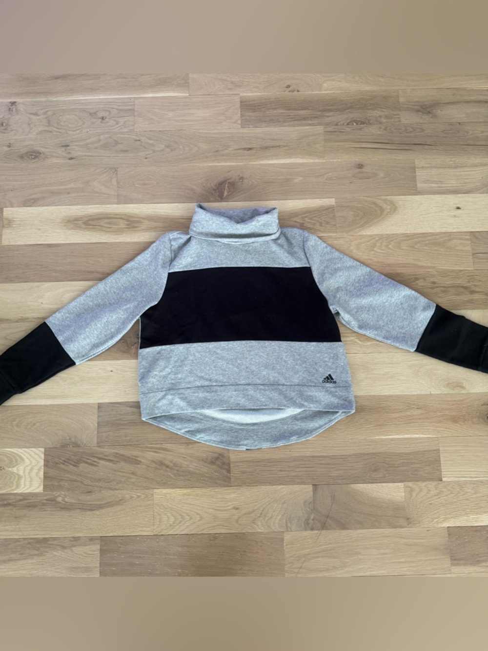 Women’s Adidas Grey & Black Colorblock Athleisure Pullover Sweater Size Medium